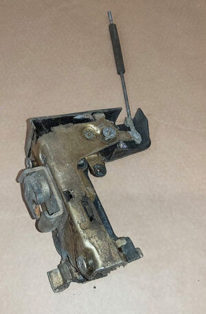 Cabin door lock mechanism left